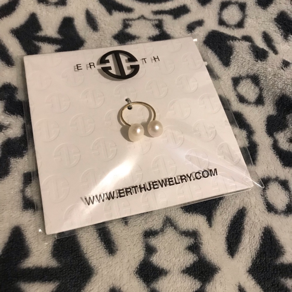 Erth Jewelry Pearl Ring